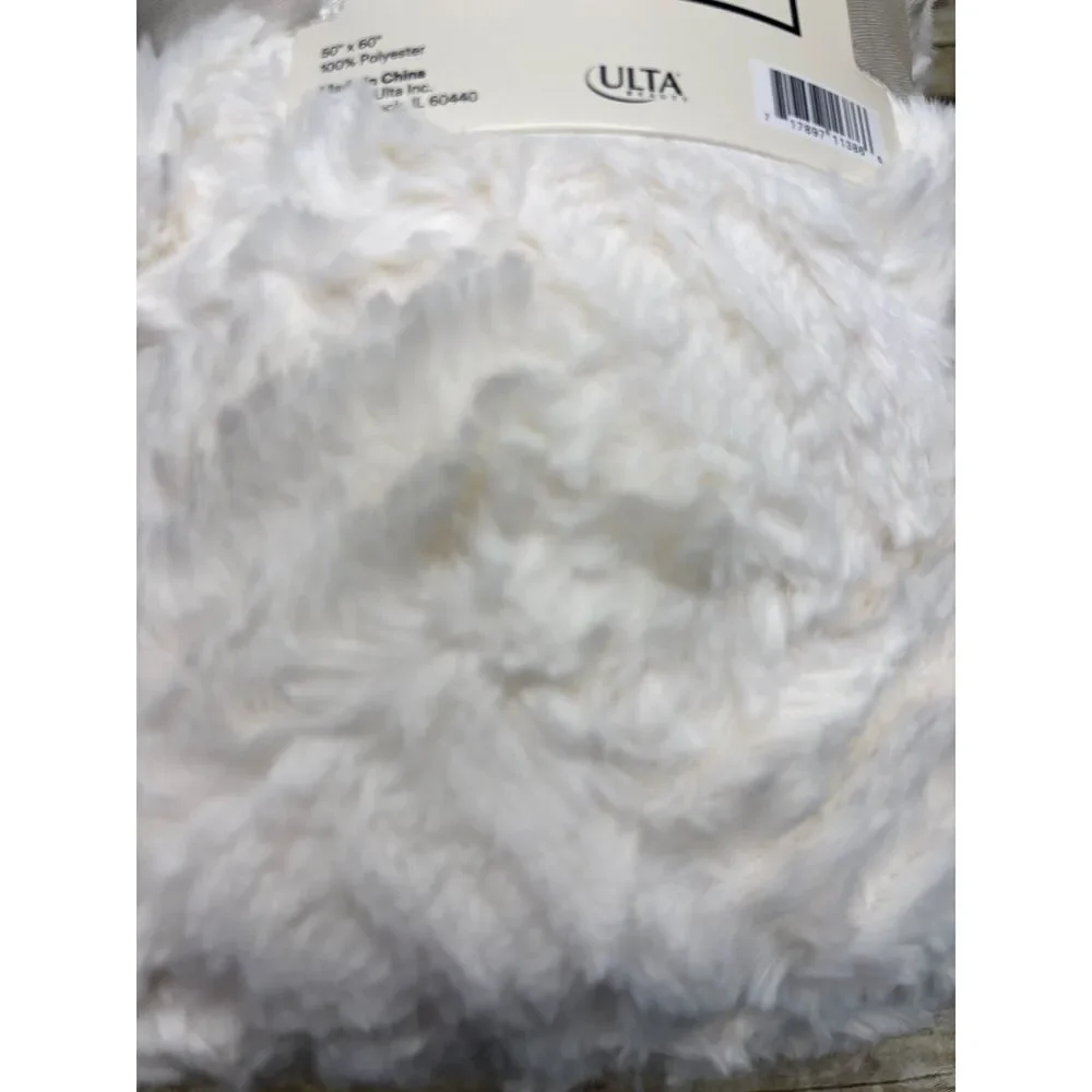 50 x 60 White Plush Throw